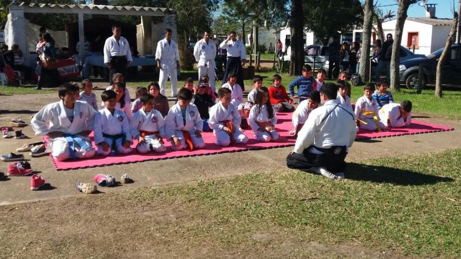 Artes Marciales: Concentración y Convivencia. Artes Marciales: Concentración y Convivencia.