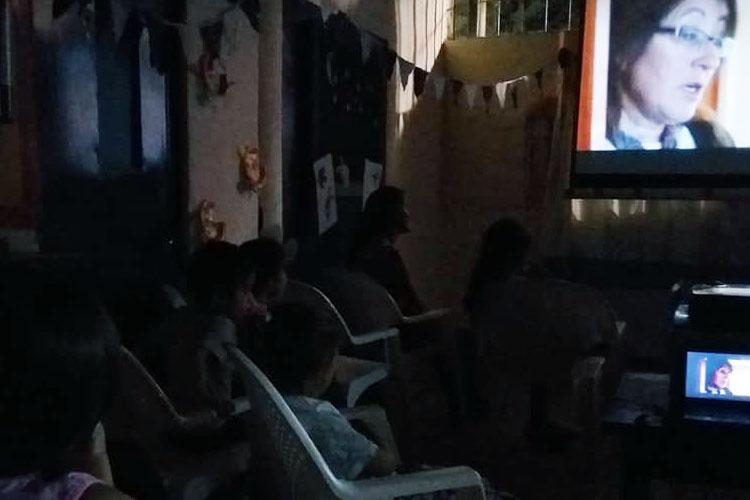 Jornada de cine Personas mirando una película