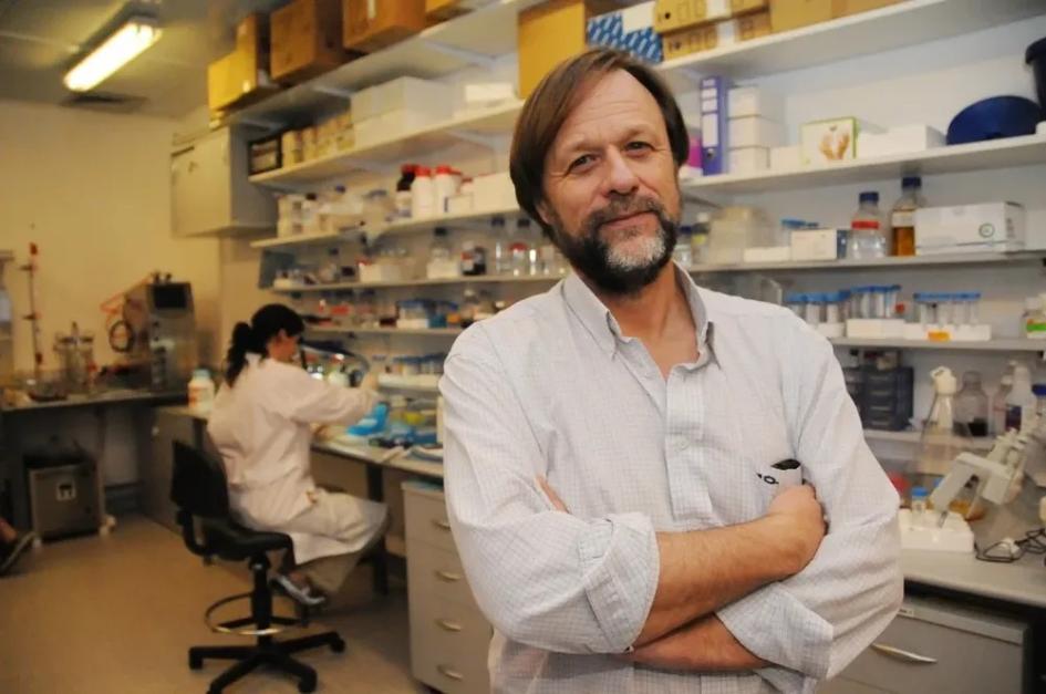 Dr. Luis Barbeito Dr. Luis Barbeito