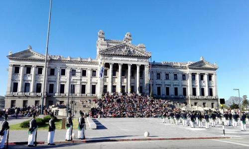  Más de veinte mil personas visitaron el Palacio Legislativo.