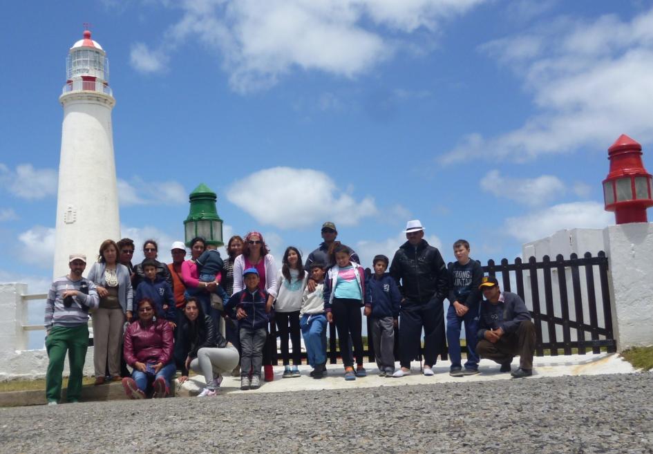 Personas posan para foto