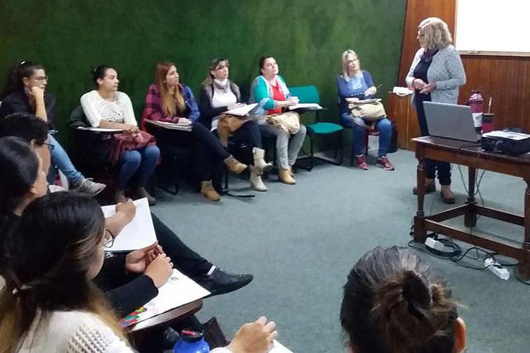 Taller de animación a la lectura Personas participando de taller