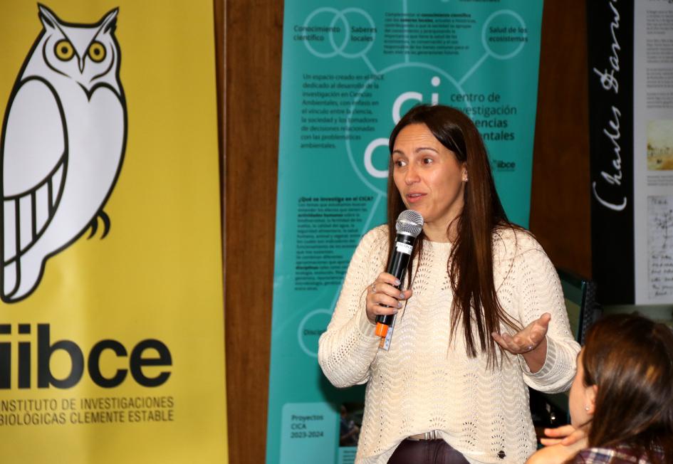 Karina Antúnez, del Laboratorio de Salud de las abejas melíferas del IIBCE Karina Antúnez, del Laboratorio de Salud de las abejas melíferas del IIBCE