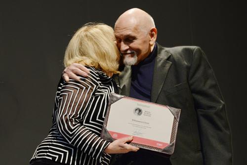 Villanueva Cosse recibe medalla Villanueva Cosse recibe medalla