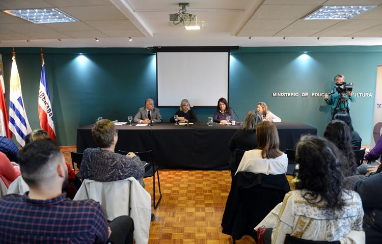audiencia, mesa de autoridades exponiendo audiencia, mesa de autoridades exponiendo