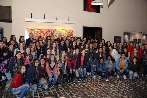 Quinceañeras llegaron a Montevideo. Grupo de quinceañ