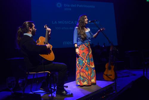 La artista Yisela Sosa junto a Guzmán Mendaro interpretó un tema de Amalia de la Vega actuación