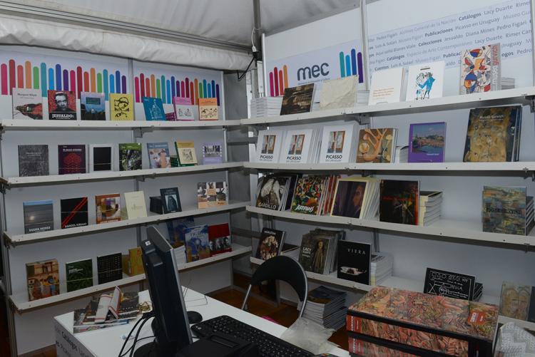 stand del mec en feria del libro stand del mec en feria del libro