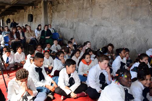 Niñas y niños de las Escuelas Portugal y Chile.