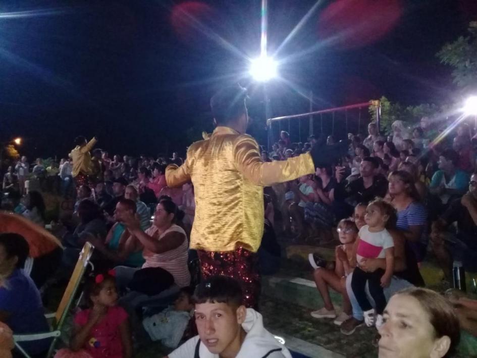 Carnaval en Marconi fotografía del público en el tablado