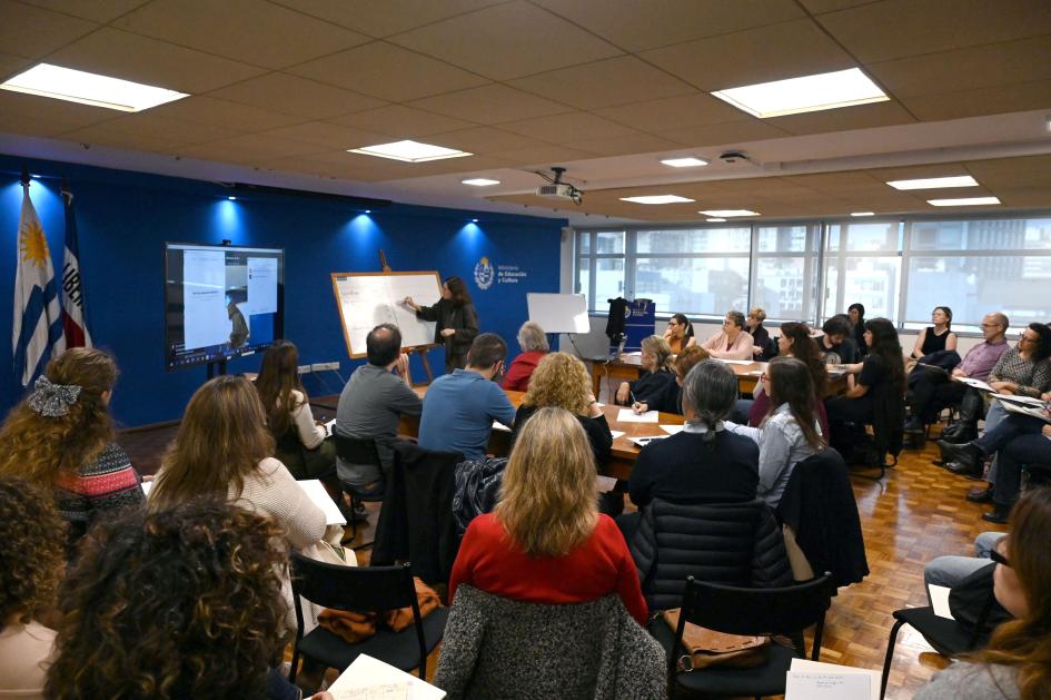 Programa "Evaluadores de libros de texto" Personas en curso.