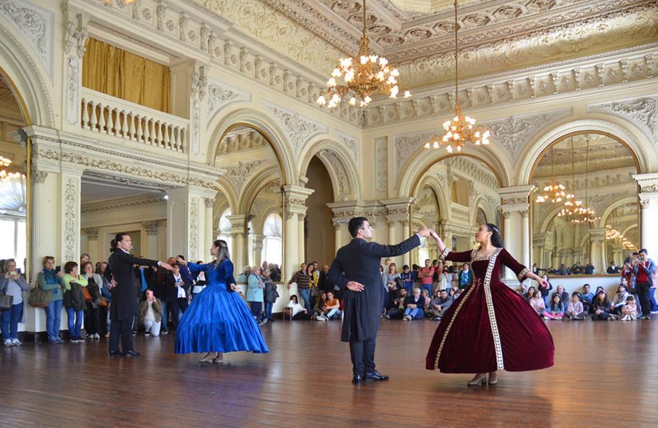 Escuela de Danza del Sodre en el Club Uruguay