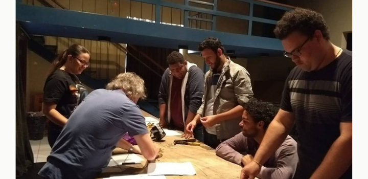 Rafael Curci junto a asistentes al taller