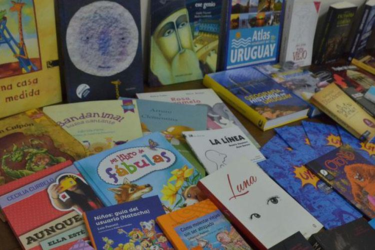 Feria del libro Libros en una mesa