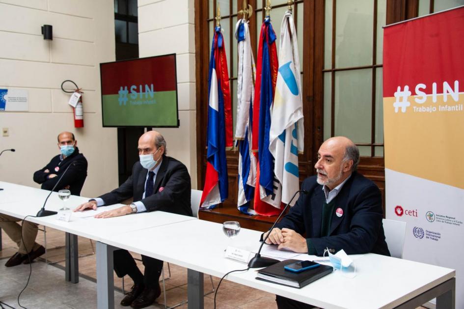 Mesa: Ministro Martín Lema (Mides), presidente Pablo Abdala (INAU), ministro Pablo Mieres (MTSS).