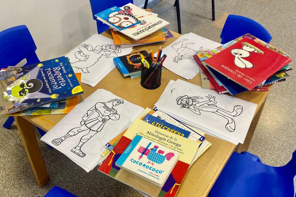 Biblioteca infantil a la sala de vacunación del Hospital Saint Bois libros