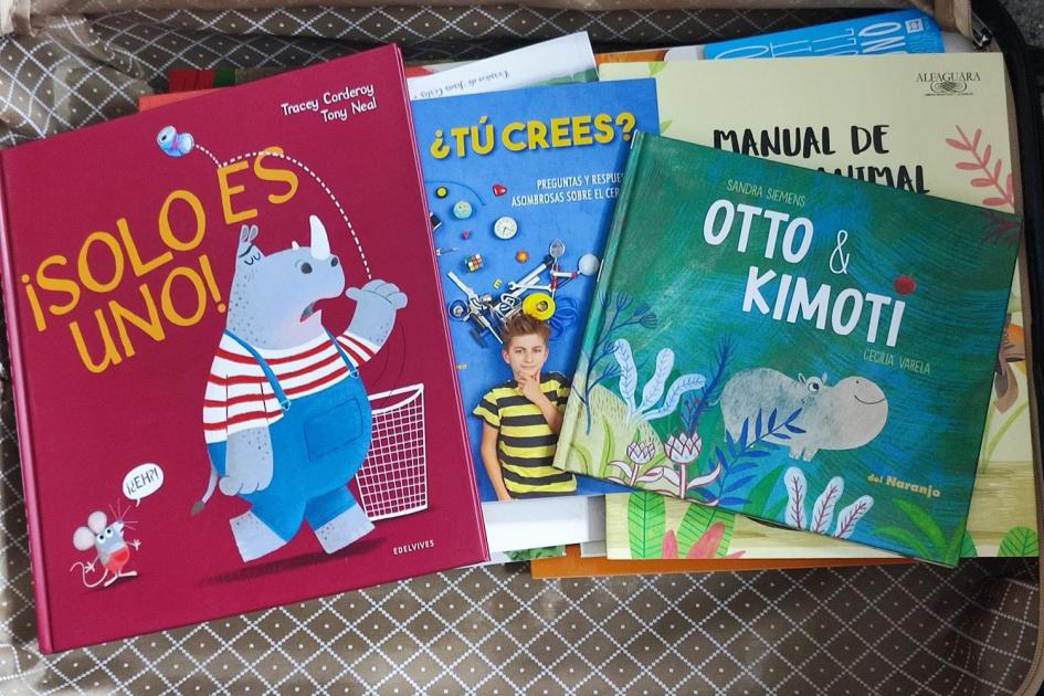 Biblioteca infantil a la sala de vacunación del Hospital Saint Bois libro