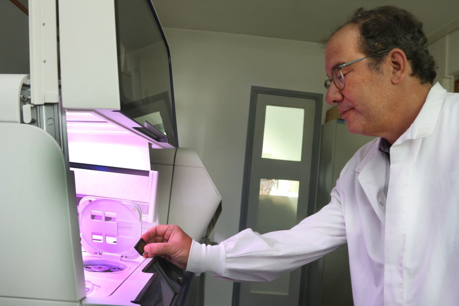 José Sotelo en el Laboratorio José Sotelo en el Laboratorio