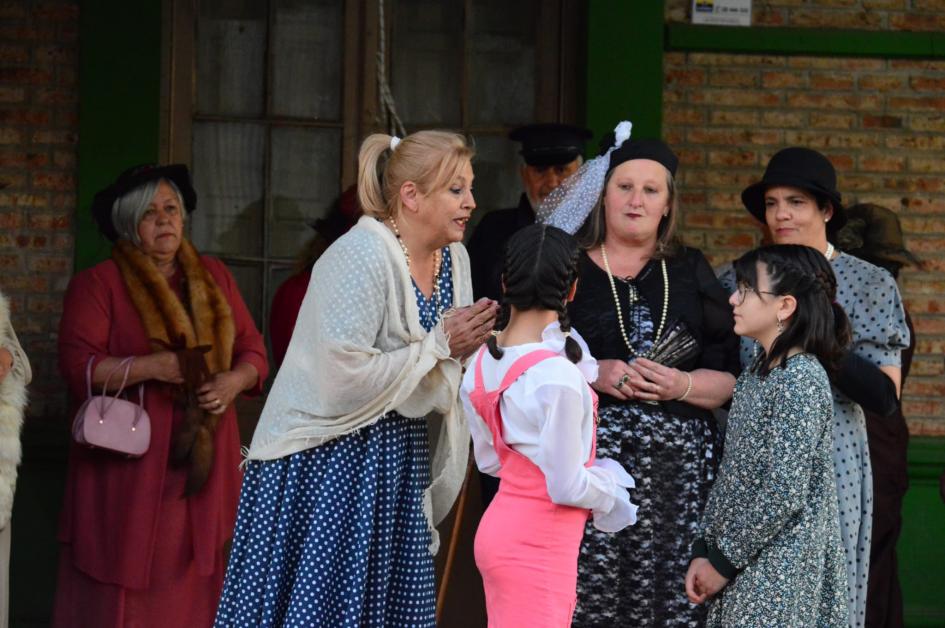 Pieza teatral "Entre Chapas de la Estación"