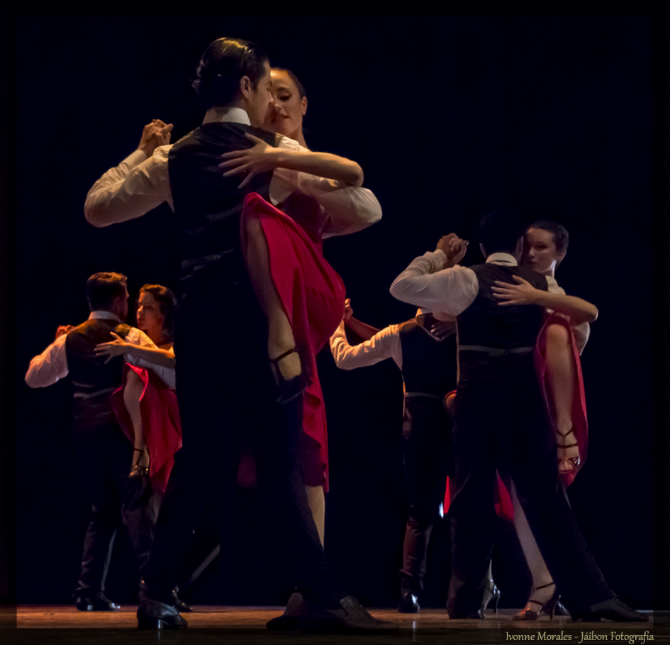 Personas bailando tango