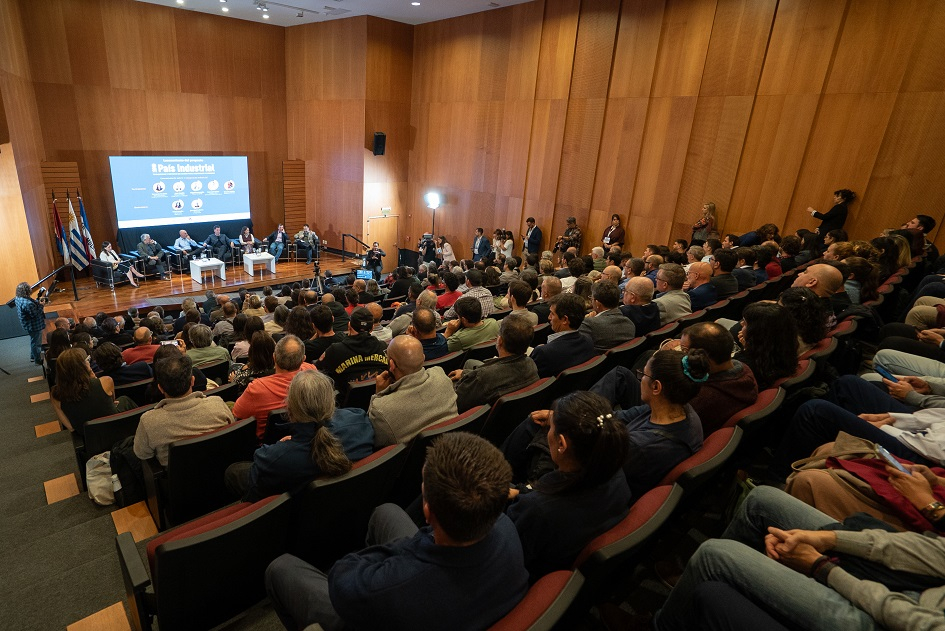 Espectadores en el evento Espectadores presenciando el evento del marco de hoy