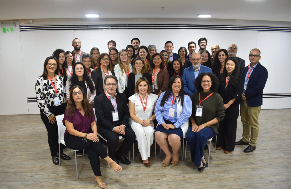 Capacitación regional para impulsar la participación de países de América Latina y el Caribe Grupo de personas posando para una foto institucional
