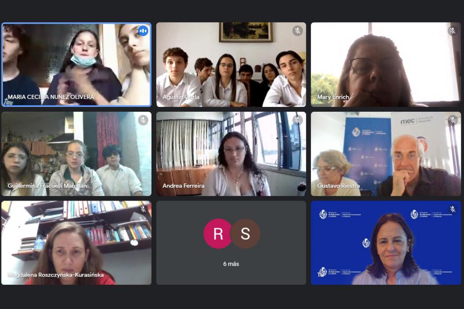 Intercambio entre Clubes de Ciencia y el proyecto “Ciencia Inclusiva y Democracias Europeas” Captura de pantalla de la videoconferencia en la cual muestra a los participantes