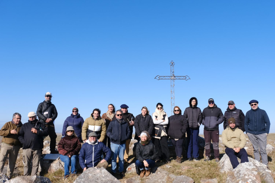 Geoparque Manantiales Serranos Grupo de personas en las sierras de Lavalleja