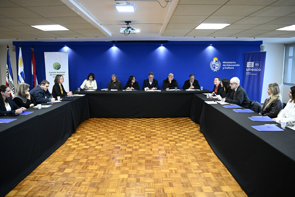 Foto de la mesa de trabajo en su totalidad (formato en U)