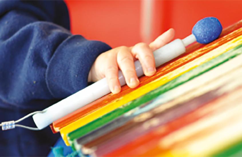 Arte en Primera Infancia mano y xilofón