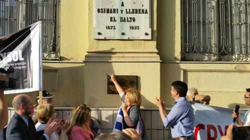 Placa conmemorativa y presentes Placa conmemorativa y presentes