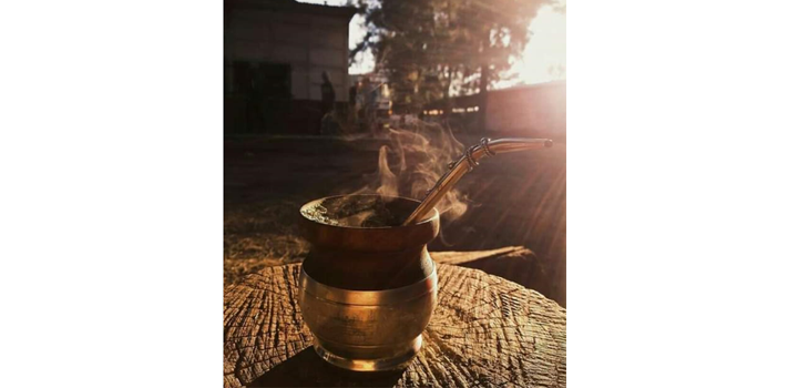 10º premio: Bianca Gómez (16 años) Liceo Rural y Comunitario Cerro Pelado (Rivera) “Mañana de paz” mate largando humo del agua caliente