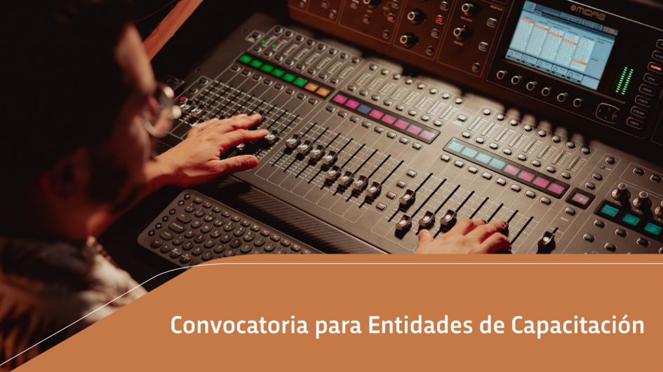 manos sobre consola manos sobre consola