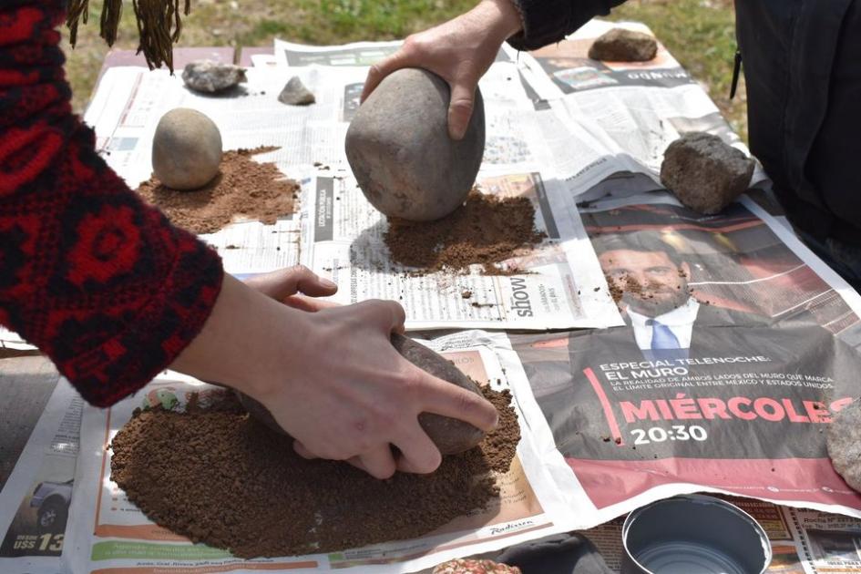 Etapa I de la actividad "La misma arcilla, otros ceramistas" en Juan Lacaze.