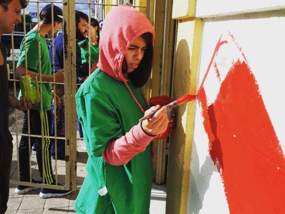 Chica pintando Chica pintando
