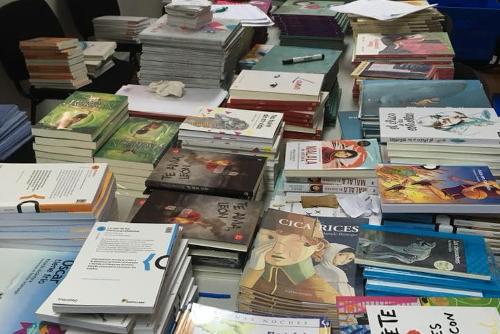 Libros sobre una mesa Libros sobre una mesa