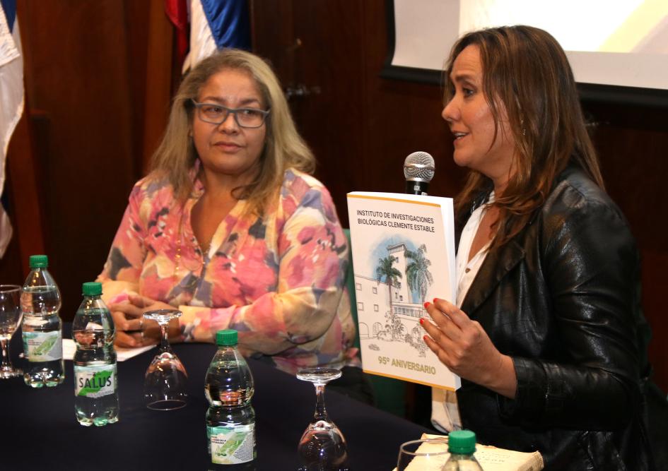 Silvia Olivera y Anita Aisenberg Silvia Olivera y Anita Aisenberg