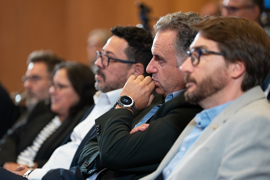 Presidente de la República, Yamandú Orsi, junto con la Subsecretaria, Gabriela Verde Presidente de la República, Yamandú Orsi, con Subsecretaria de Educación y Cultura, Gabriela Verde,
