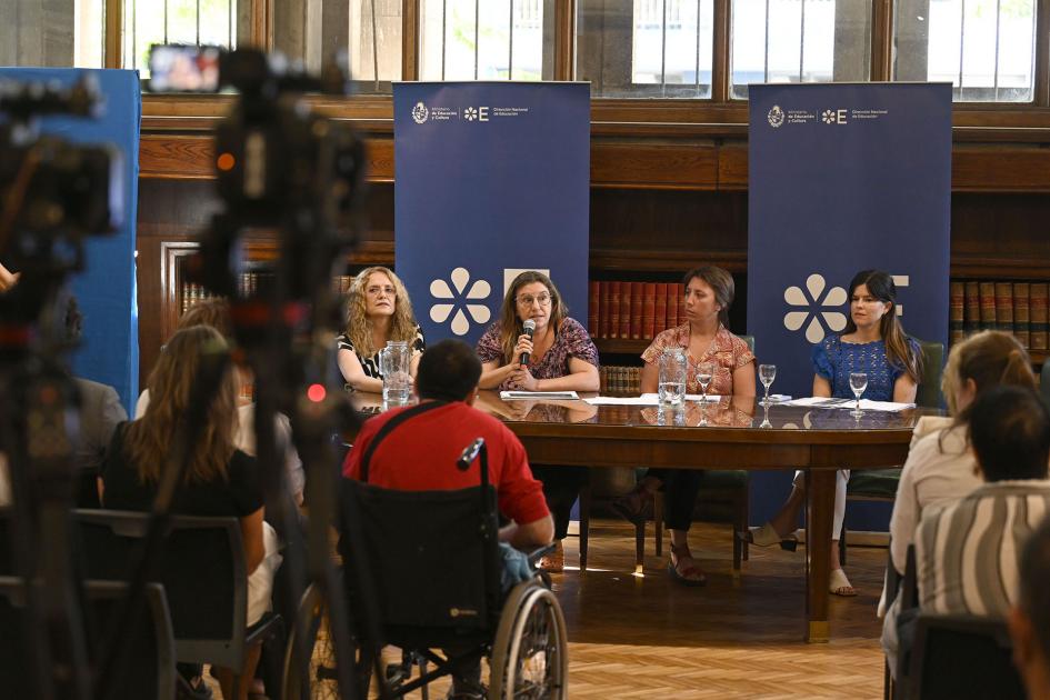 Carolina Sanguinetti, Magdalena Gulla, Lourdes Montes y Viviana Linale.