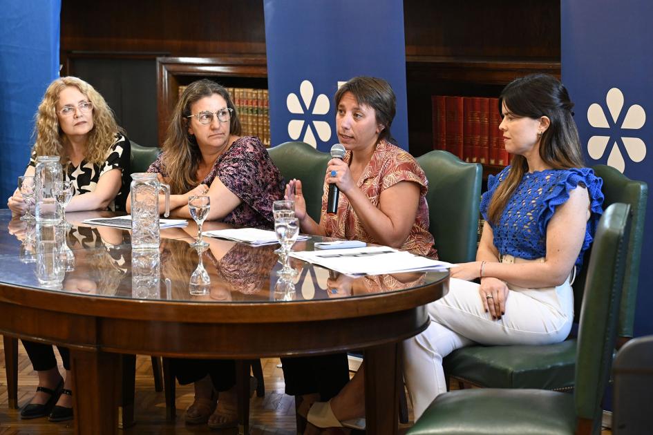 Carolina Sanguinetti, Magdalena Gulla, Lourdes Montes y Viviana Linale.