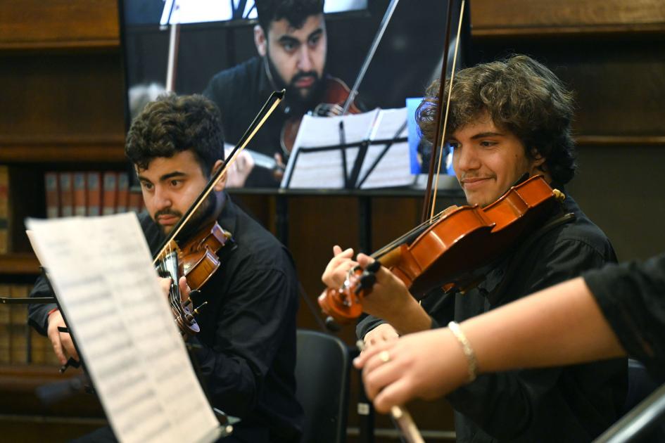 Número musical a cargo de la Orquesta Juvenil del Sodre.