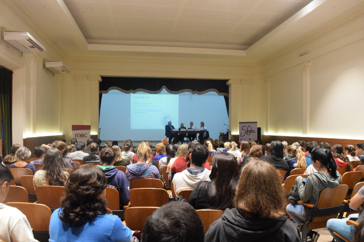 Lanzamiento del Ciclo de charlas, becas y oportunidades de formación Público en la sala