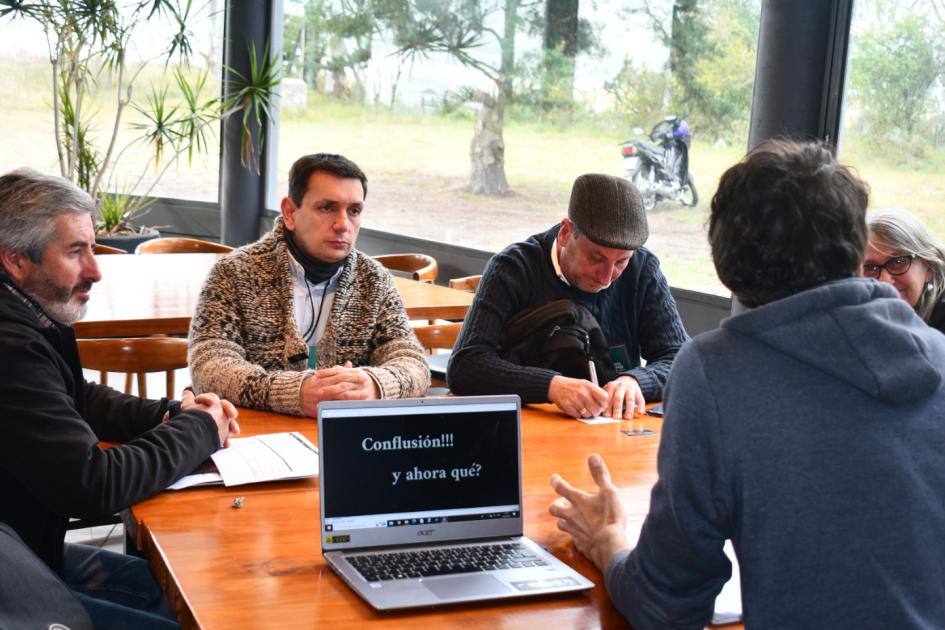 Ronda de negocios personas charlando