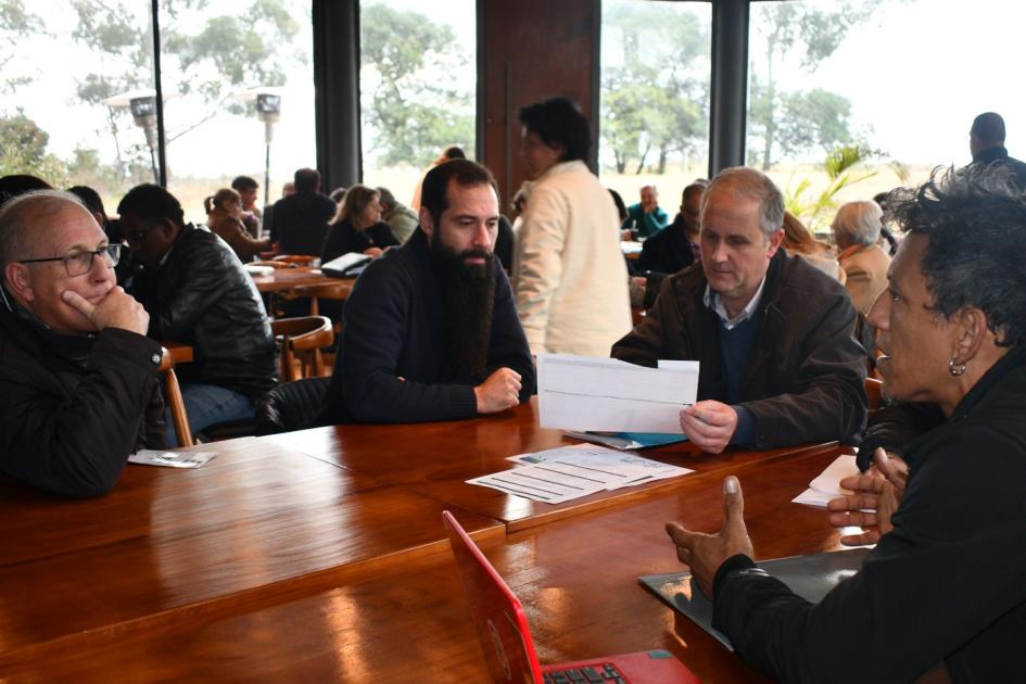 Ronda de negocios personas charlando