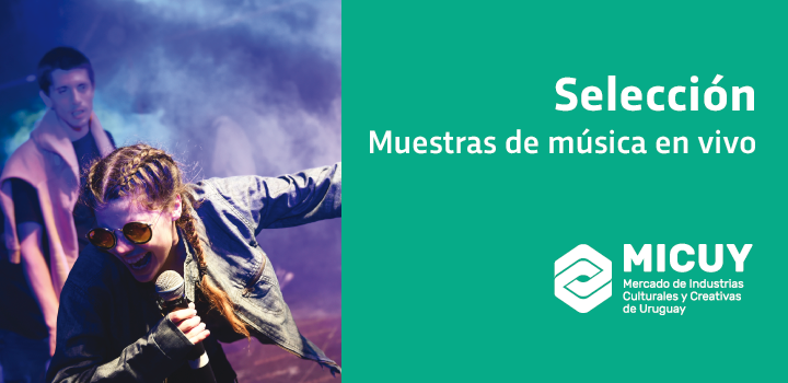 mujer cantando mujer cantando