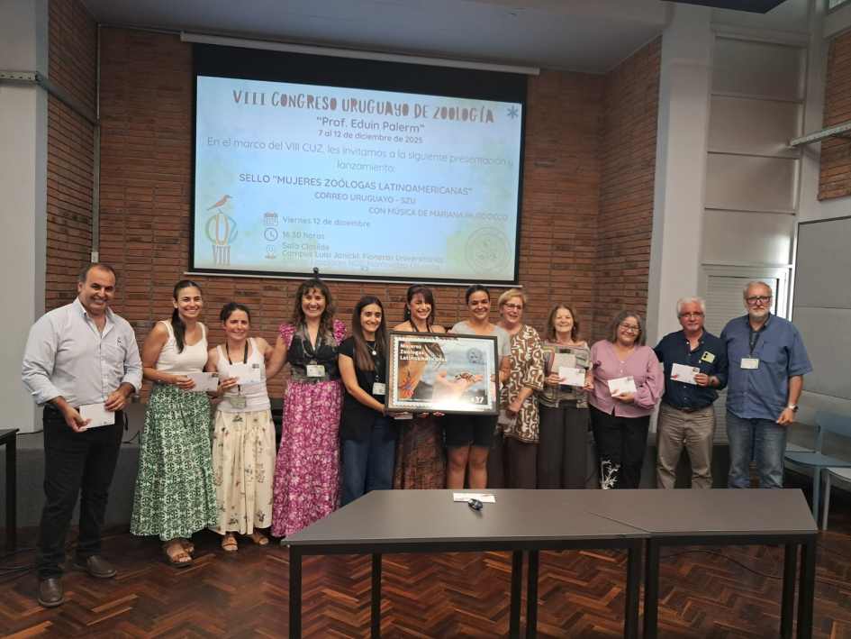 Foto de la actividad de lanzamiento del sello Mujeres zoólogas latinoamericanas