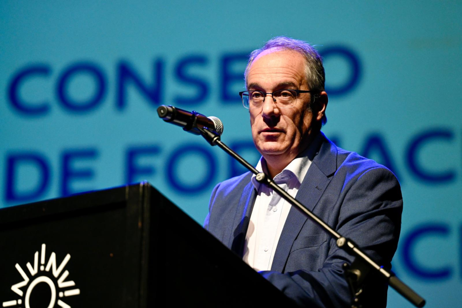 Nuevos maestros y maestras recibieron su título en el acto de colación de los Institutos Normales de Nuevos maestros y maestras recibieron su título en el acto de colación de los Institutos Normales de