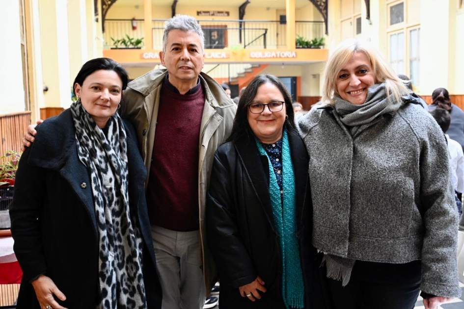 Consejo directivo del Sodre junto a la subsecretaria Gabriela Verde Personas posan para foto