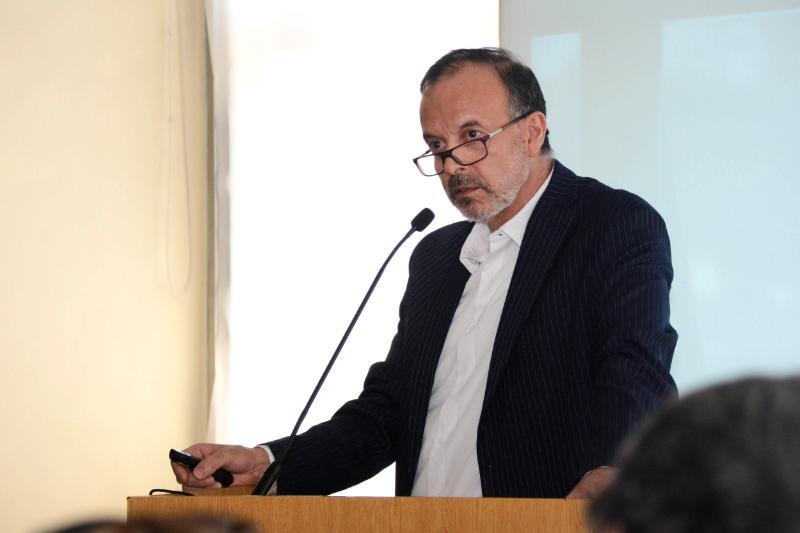 Horacio Paiva-Barón, especialista en la temática y técnico responsable del trabajo Estudios sobre la Prevalencia de escolares con Altas Habilidades Intelectuales y Superdotación Intelectual, su perfil de aprendizaje y salud mental Hombre hablando