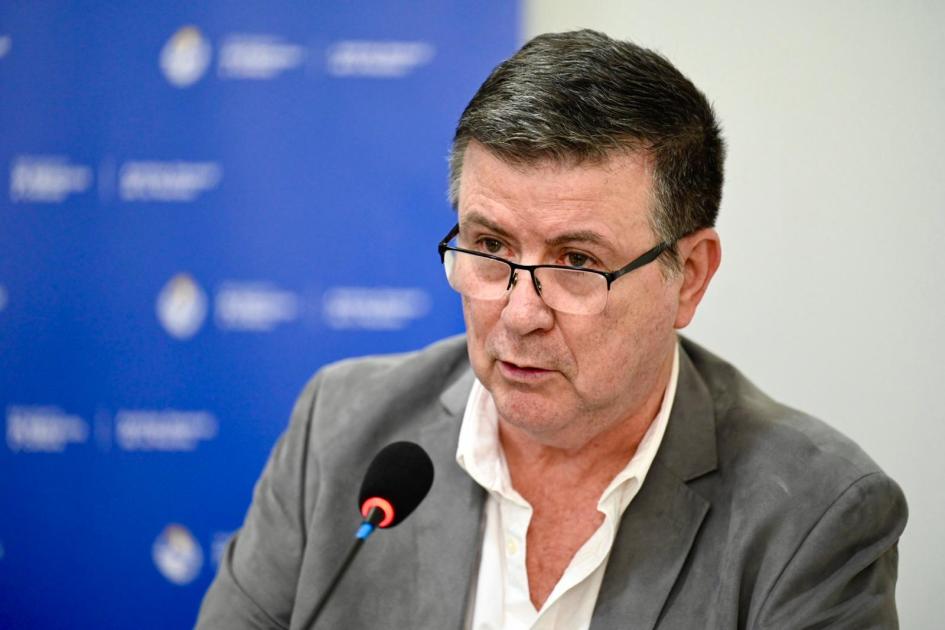 Hebert Benítez Pezzolano, prologuista de la obra. Hebert Benítez Pezzolano, prologuista de la obra.